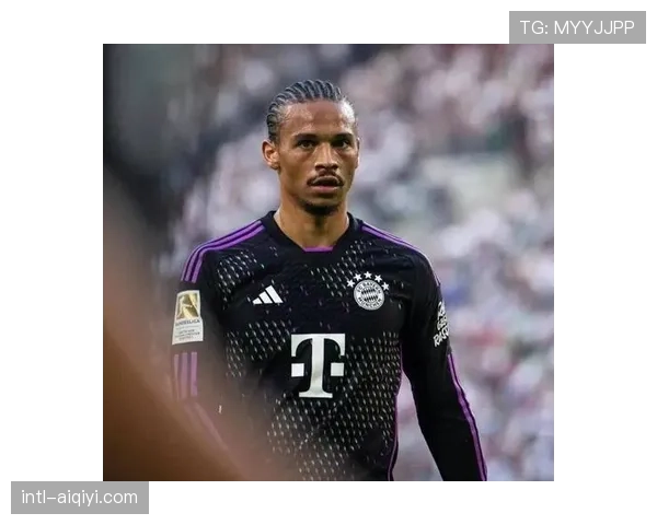 特写：拜仁边锋萨内一次长途奔袭后抽筋，凸显转换强度